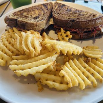 Neighborhood Jam - Reuben sandwich with fries - Breakfast & Brunch Near Me - Yukon, Oklahoma