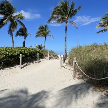 Miami Beach - Enterance to the beach - Beaches Near Me - Miami Beach, Florida Miami Beach - Enterance to the beach - Beaches Near Me - Miami Beach, Florida