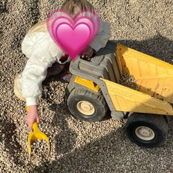 Enslow Park Presbyterian Preschool - Digging in the rocks