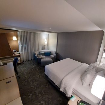 Courtyard by Marriott Houston Intercontinental Airport - Bedroom - Hotels Near Me - Houston, Texas
