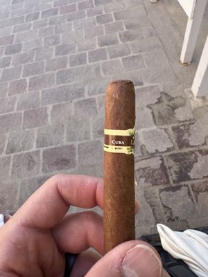 J&J La Casa del Habano Cabo by null