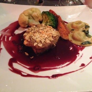 Infinitus - Rinderfilet mit Mandelkruste - Italian Near Me - Meerbusch, NW