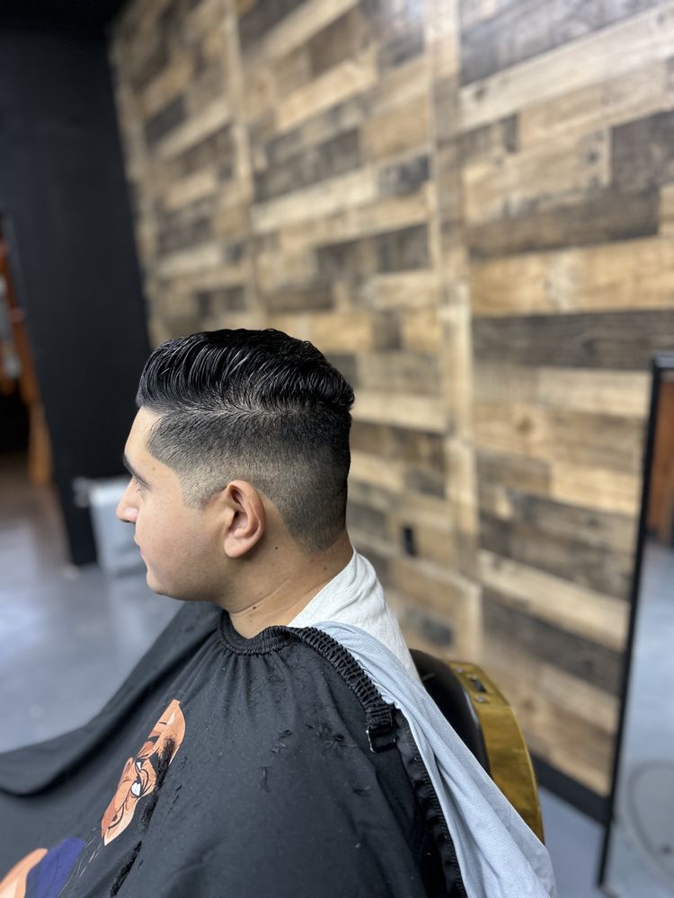 JT’s Grooming Lounge Logo