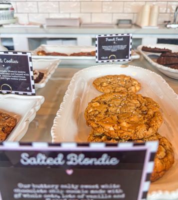 Coco & Jules Cookies by null