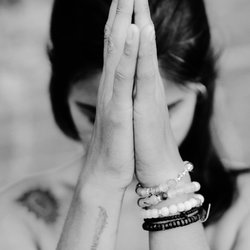 House Of Intuition - Card Reader Energy Healing & Reiki Therapy - Praising God & Giving Thanks