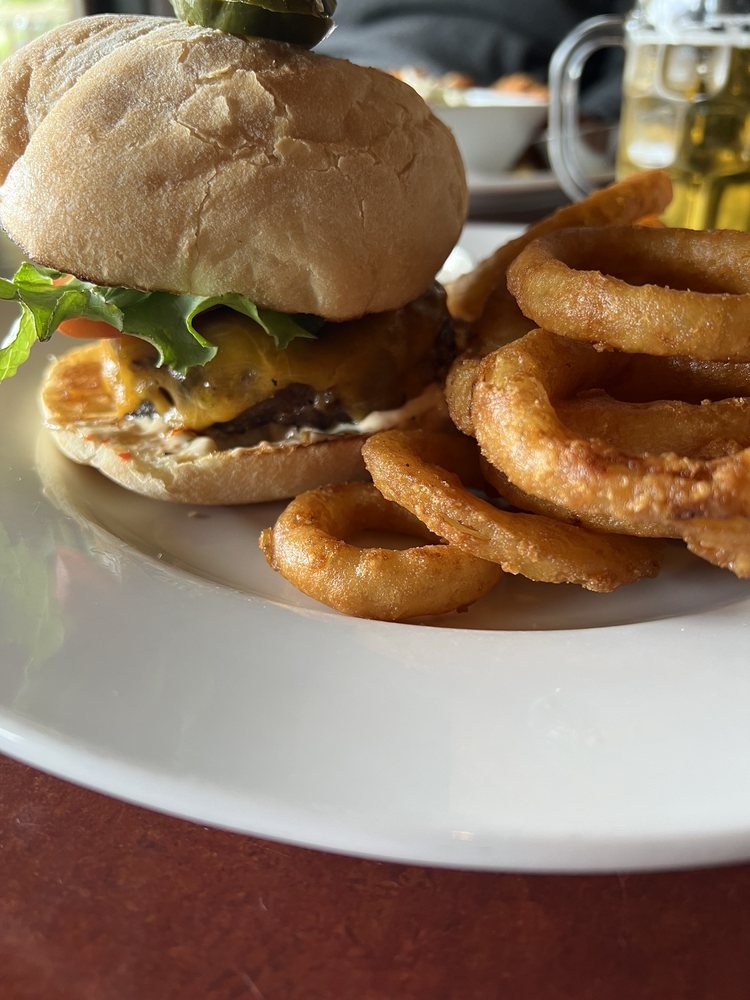 SALT SPRING INN - Updated February 2026 - 19 Photos & 32 Reviews - 132 ...