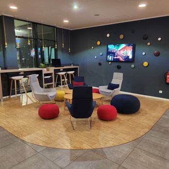 Holiday Inn Express - Lobby - Hotels Near Me - Kaiserslautern, RP