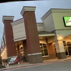 Renzo's Pasta & Italian Steakhouse - Easy to find, next to #PlanetFitness.