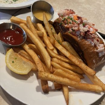 Hook & Anchor - Lobster roll - Seafood Near Me - Costa Mesa, California Hook & Anchor - Lobster roll - Seafood Near Me - Costa Mesa, California