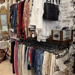 Nostalgia Vintage & Thrift