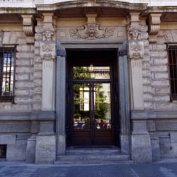 Palazzo Marino - Entrance to Palazzo Marino (1563), now Milan's City Hall.