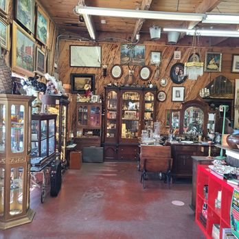 Montebello Road - Antiques Near Me - Campbell, California