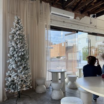 HOJI Tea Community - interior - Bubble Tea Near Me - Pasadena, California