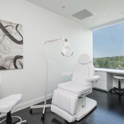 Sumner Slavin, MD - Chestnut Hill Plastic & Aesthetic