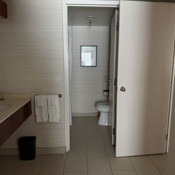 Cambridge Suites Toronto - Hotels Near Me - Toronto, Ontario Cambridge Suites Toronto - Hotels Near Me - Toronto, Ontario