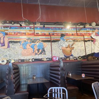 Mellow Mushroom - Pizza Near Me - Cumming, Georgia