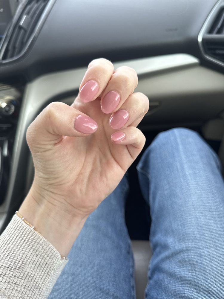 Green Clover Nails & Spa Logo