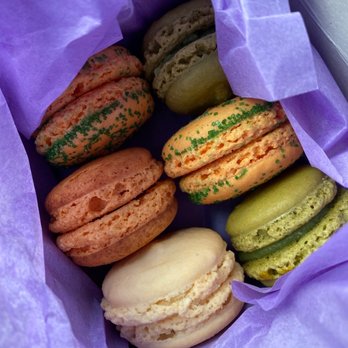 Le Macaron French Pastries - Gift box - Macarons Near Me - Webster Groves, Missouri Le Macaron French Pastries - Gift box - Macarons Near Me - Webster Groves, Missouri