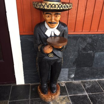 Mi Tierra - Some cool Kat greeting us - Mexican Near Me - Monroe, Washington Mi Tierra - Some cool Kat greeting us - Mexican Near Me - Monroe, Washington