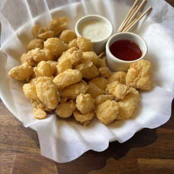 Yard House - Wisconsin Fried Cheese Curds - New American Near Me - Kansas City, Missouri Yard House - Wisconsin Fried Cheese Curds - New American Near Me - Kansas City, Missouri
