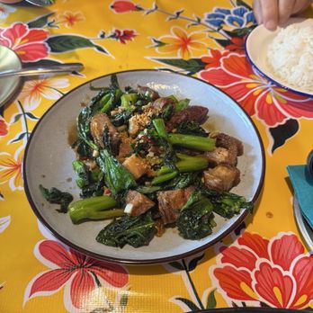 Ezankaya - Kana Moo Grob/ Crispy Pork in Chinese Brocoli - Thai Near Me - Chicago, Illinois Ezankaya - Kana Moo Grob/ Crispy Pork in Chinese Brocoli - Thai Near Me - Chicago, Illinois