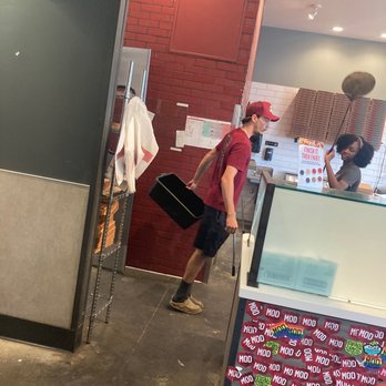MOD Pizza - Josh in the kitchen helping employees - Pizza Near Me - Orlando, Florida MOD Pizza - Josh in the kitchen helping employees - Pizza Near Me - Orlando, Florida