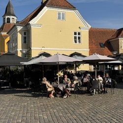 Dang Ved Brønden - Udendørs