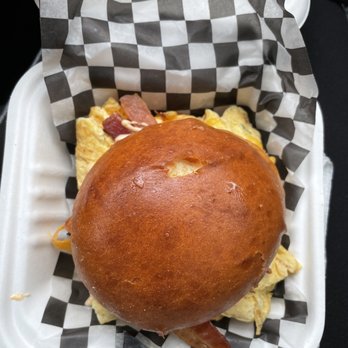 Hungry Hiker - The Believer - Food Trucks Near Me - Tobermory, Ontario