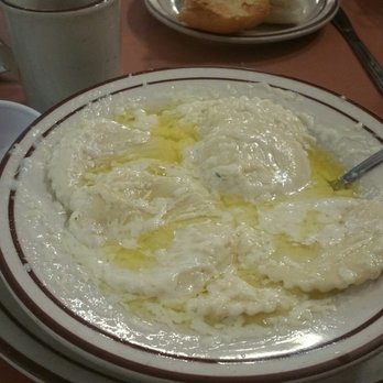 Coral Cafe - Never have i seen my alfredo sauce separate into bland cream and a ton of butter...the raviolis were good but the sauce was seriously bleak - American Near Me - Burbank, California
