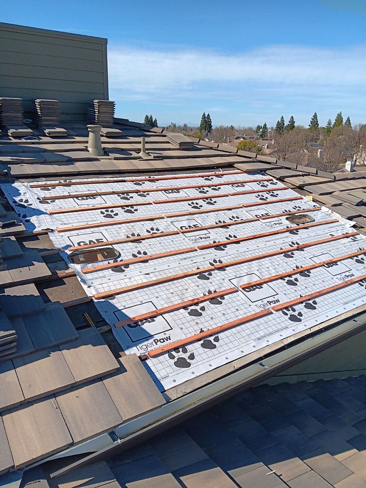 Slide of Boe Roofing