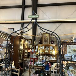 Quantum Antique Gallery - Example of a booth- so pretty!