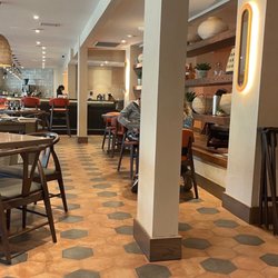 Willows Kitchen & Wine Bar - No service to be found. Everyone on break at same time? Manager should be ashamed of this place.