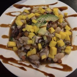 Ceviche con mango, pulpo y camarón