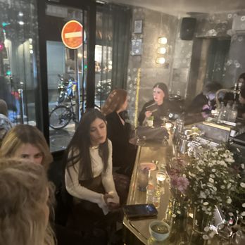 Divine - Such a chill spot with great music and bites - Cocktail Bars Near Me - Paris, 01 Divine - Such a chill spot with great music and bites - Cocktail Bars Near Me - Paris, 01