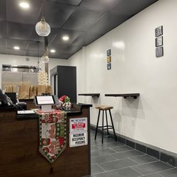 Komeya No Bento - Interior - Two standing tables to the side