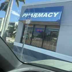 Drug Shoppe - Outside