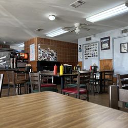 Mama's Gyros Grill - Inside