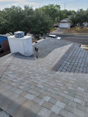 Guillen Roofing Logo