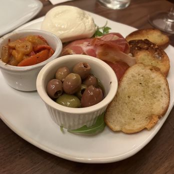 Molto Darien - Antipasto - Wine Bars Near Me - Darien, Connecticut