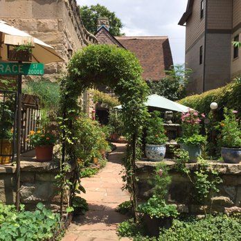 Castle Marne - Beautiful garden - Bed & Breakfast Near Me - Denver, Colorado Castle Marne - Beautiful garden - Bed & Breakfast Near Me - Denver, Colorado