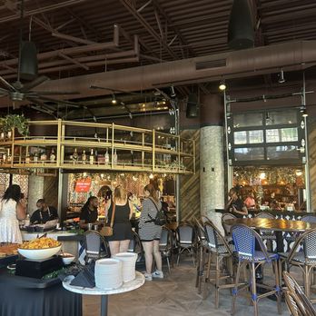 Puttery - Entrance and bar - New American Near Me - Charlotte, North Carolina