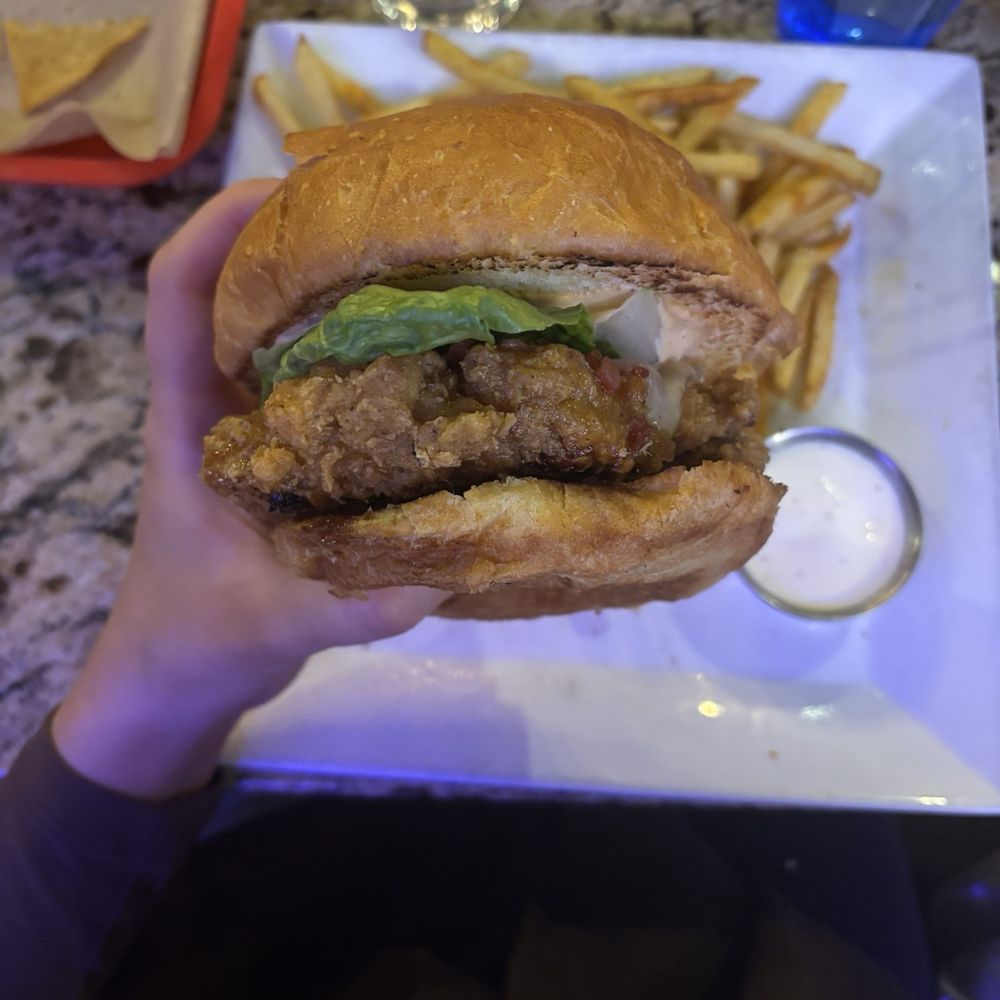 Horseshoe - Chicken sandwich - Breakfast & Brunch Near Me - Breckenridge, Colorado