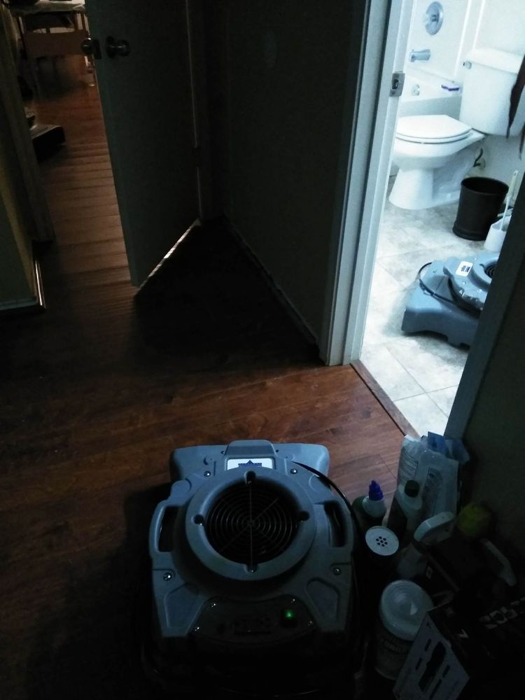 Slide of 24-7 Resoration