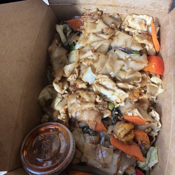 Little Plearn Thai Kitchen - Chicken pad kee mao(11) with chili sauce on side - Thai Near Me - Berkeley, California Little Plearn Thai Kitchen - Chicken pad kee mao(11) with chili sauce on side - Thai Near Me - Berkeley, California