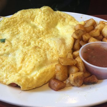 Eggs 'n Things - Waikiki Beach Eggspress - Portuguese sausage omelet with home fried potatoes - Breakfast & Brunch Near Me - Honolulu, Hawaii Eggs 'n Things - Waikiki Beach Eggspress - Portuguese sausage omelet with home fried potatoes - Breakfast & Brunch Near Me - Honolulu, Hawaii
