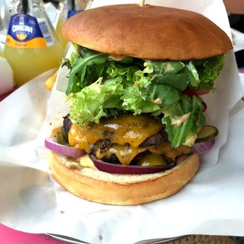 Manhattan Burger - Brioche double patty, cheese and bacon Jalapeño with mustard - Burgers Near Me - Berlin, BE Manhattan Burger - Brioche double patty, cheese and bacon Jalapeño with mustard - Burgers Near Me - Berlin, BE