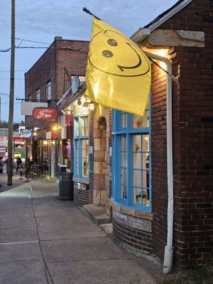 Pop's Ice Cream & Soda Bar by null