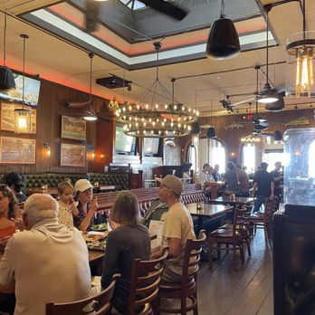 El Galleon - Interior dining area of el galleon. - American Near Me - Avalon, California