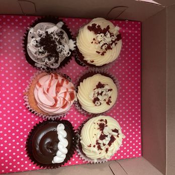 Smallcakes - Red Velvet, Snack cake, strawberry and Oreo - Cupcakes Near Me - Chesterfield, Missouri Smallcakes - Red Velvet, Snack cake, strawberry and Oreo - Cupcakes Near Me - Chesterfield, Missouri