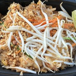 Som Siam Thai - Pad Thai with chicken